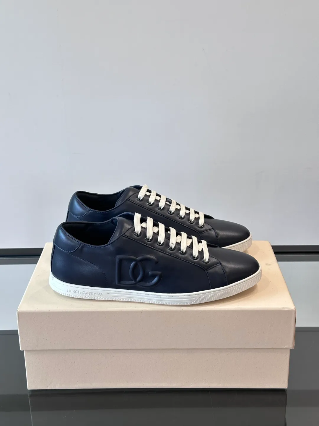 Men's shoes 💰p400 "DG" Dolce & Gabbana fashion casual shoes, high-end boutique men's casual sports shoes! Imported first layer cowhide. The contrasting color design attracts the eye, and the brand logo decoration on the tongue is exquisite and luxurious, super A level! Compared with the genuine product at the counter, the version is no worse at all! size: 38-44 (45 customized)